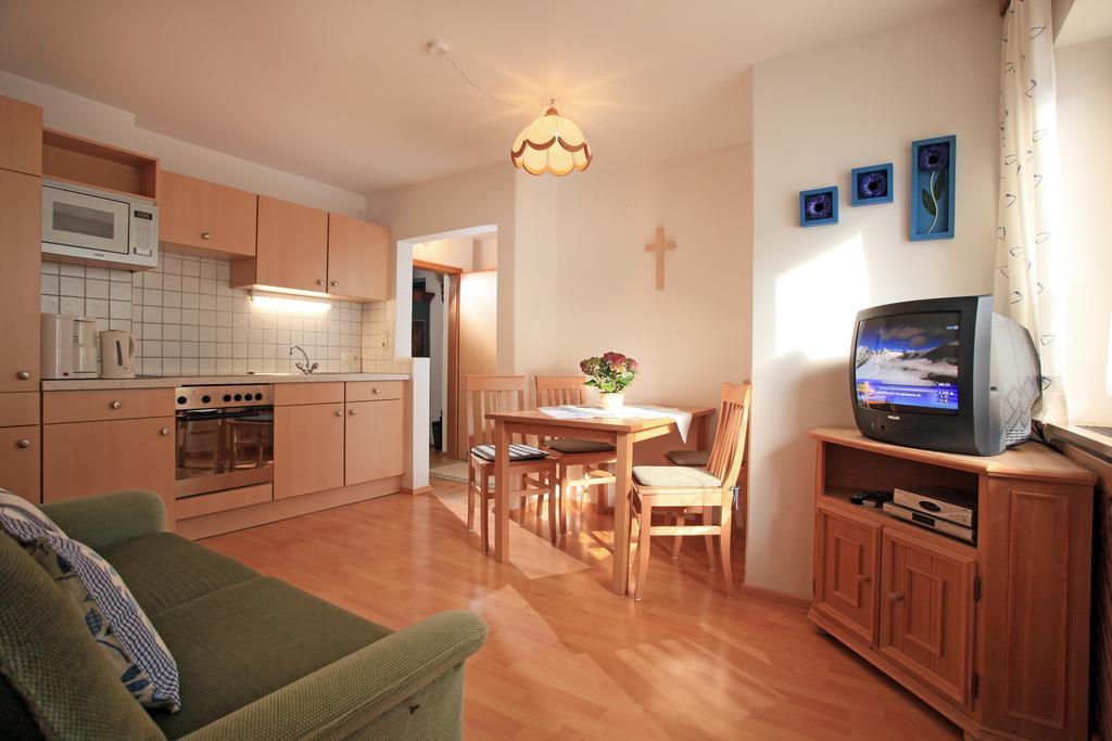 Gugghof Apartment Hopfgarten im Brixental Room photo